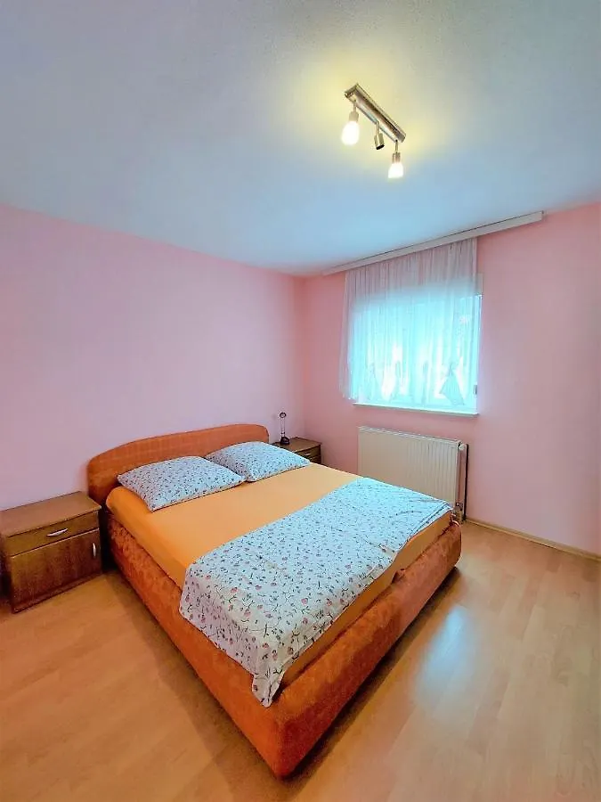 Apartmani Crikvenica 31856 - Peric 0*,  Croatia