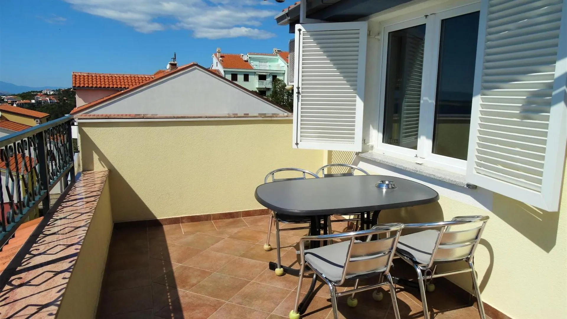 Apartmani Crikvenica 31856 - Peric Apartment